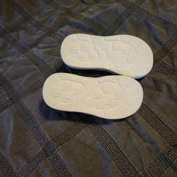 Toddler shoes size 5 velcro strap - Picture 7 of 7